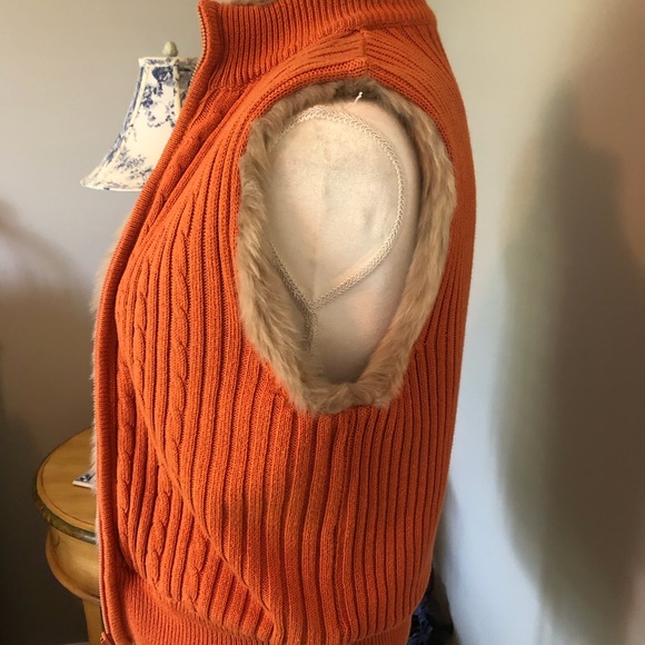 🍁 Knit sweater vest with faux fur 🍁 - Picture 6 of 9